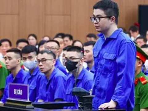 Xin giám định tâm thần cho Mr Pips: Chủ tọa đặt câu hỏi khiến mẹ siêu lừa lúng túng, bị hại đồng loạt vỗ tay