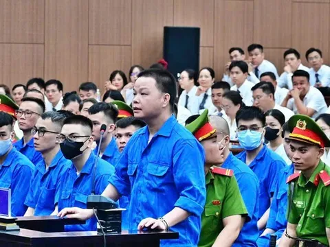 Bất ngờ lời khai từ vợ cũ của Mr Hunter tại toà