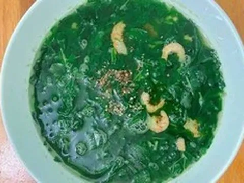 Loại rau ở Việt Nam mọc um tùm như cỏ, ở Nhật Bản được ví như "nhân sâm xanh"