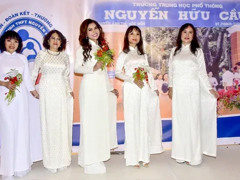 Buổi hội ngộ 40 năm ra trường của Hoa hậu Kim Hồng và bạn bè ở Mỹ