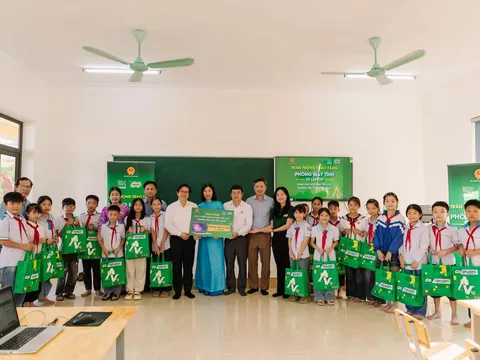 Nestlé trao tặng phòng máy tính giúp học sinh tiếp cận công nghệ