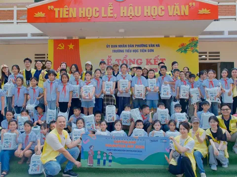 CapitaLand Development trao tặng dụng cụ học tập cho hơn 2.000 học sinh tại năm điểm trường khắp Việt Nam